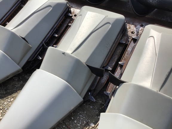 2000 AGCO Gleaner 830 Header Corn Head
