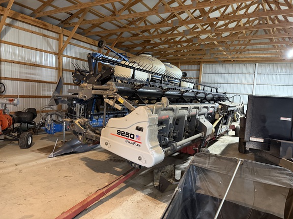 2014 AGCO Gleaner 9250-35 Header Combine