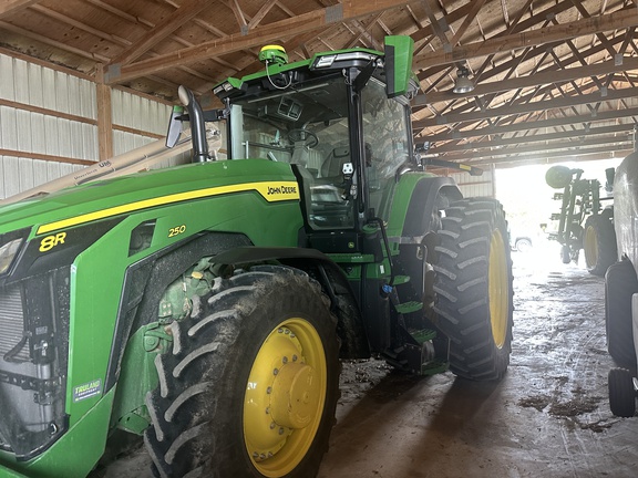 2023 John Deere 8R 250 Tractor