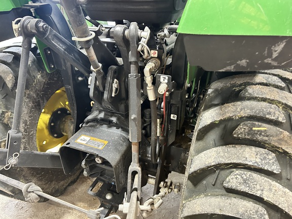 2020 John Deere 2032R Tractor Compact