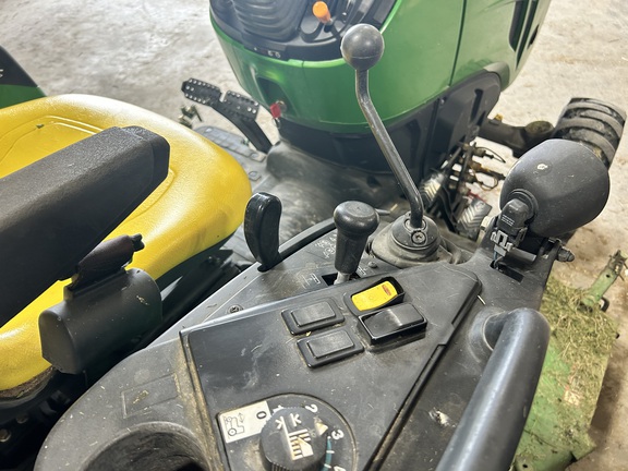 2020 John Deere 2032R Tractor Compact