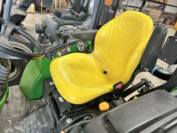 2020 John Deere 2032R Tractor Compact