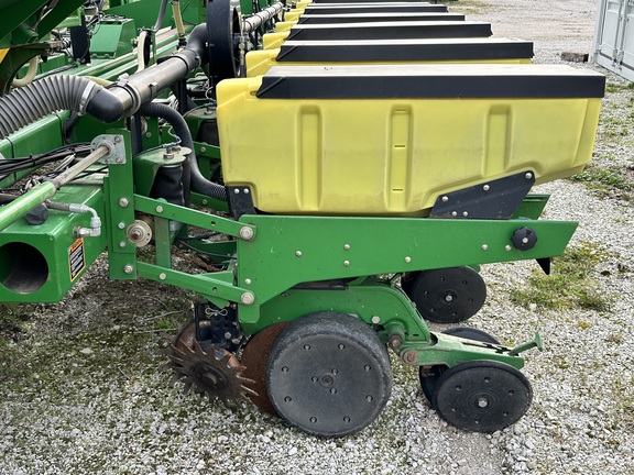 2002 John Deere 1770 Planter