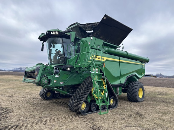 2022 John Deere X9 1000 Combine