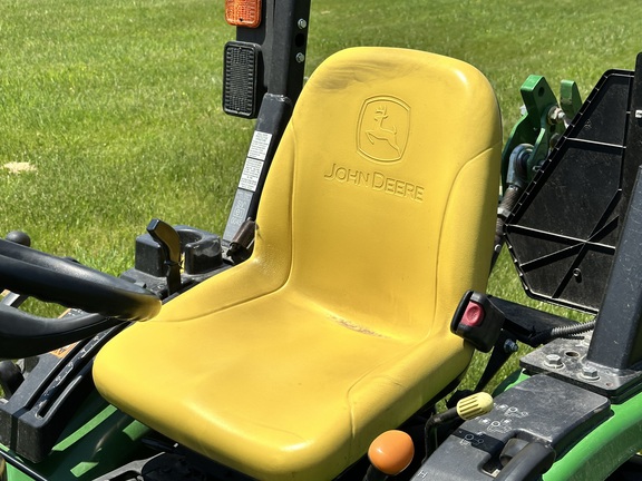 2016 John Deere 2032R Tractor Compact