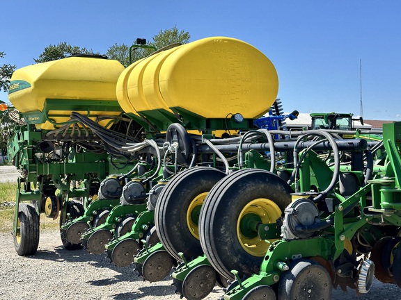 2010 John Deere 1770NT CCS Planter