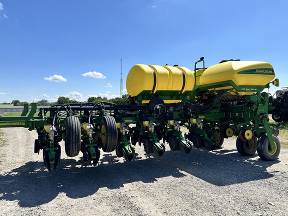 2010 John Deere 1770NT CCS Planter