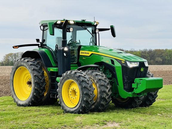 2022 John Deere 8R 250 Tractor