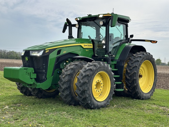 2022 John Deere 8R 250 Tractor