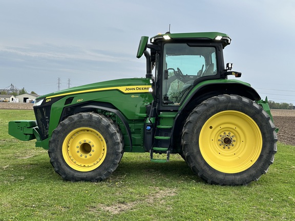 2022 John Deere 8R 250 Tractor