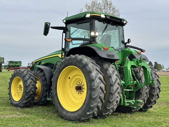2022 John Deere 8R 250 Tractor