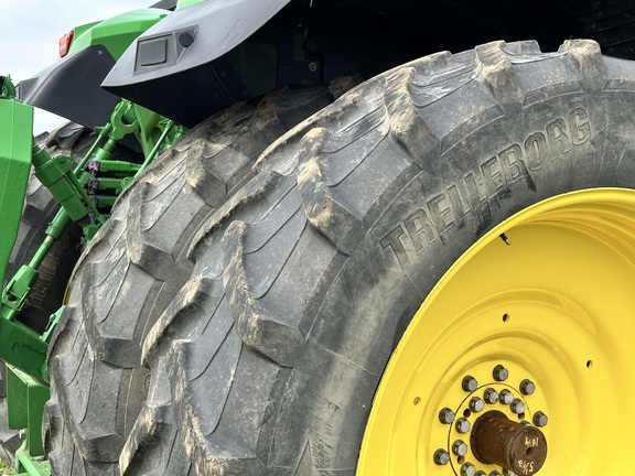 2022 John Deere 8R 250 Tractor