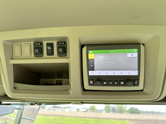 2022 John Deere 8R 250 Tractor