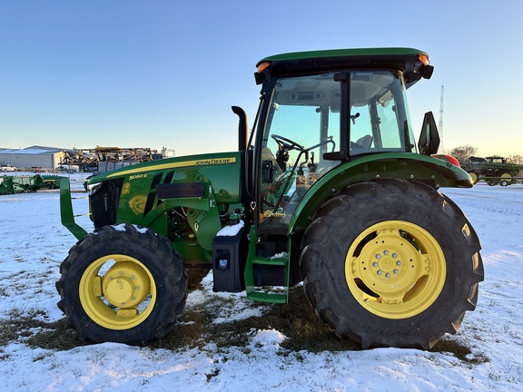 2022 John Deere 5090E Tractor