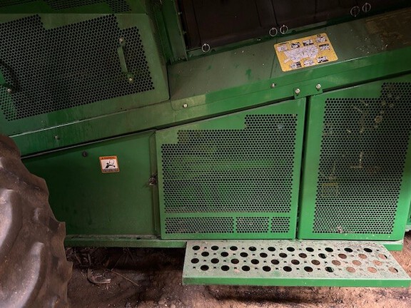 2007 John Deere 9560 STS Combine