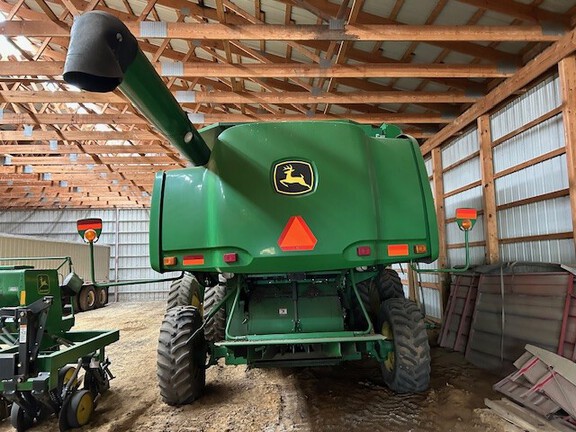2007 John Deere 9560 STS Combine