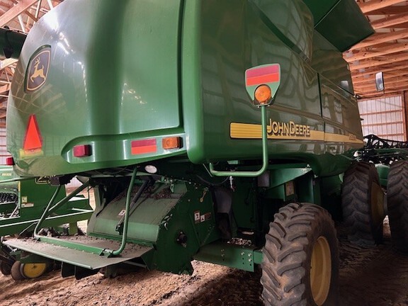 2007 John Deere 9560 STS Combine