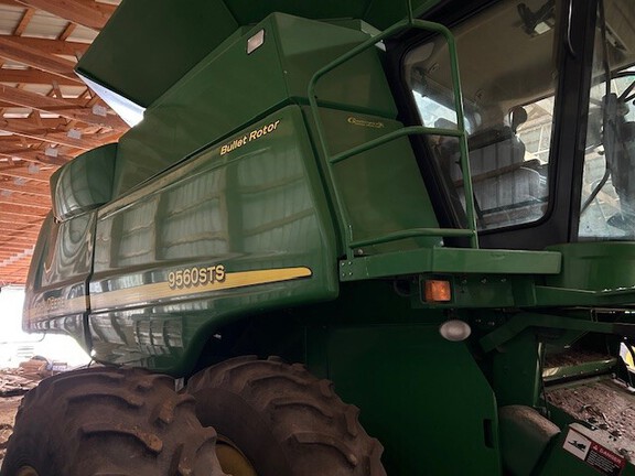 2007 John Deere 9560 STS Combine