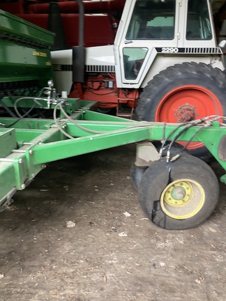 1998 John Deere 1560 Drill