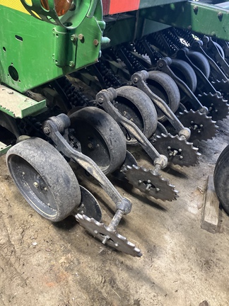 1998 John Deere 1560 Drill