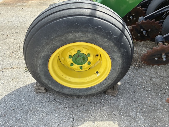 1998 John Deere 1560 Drill