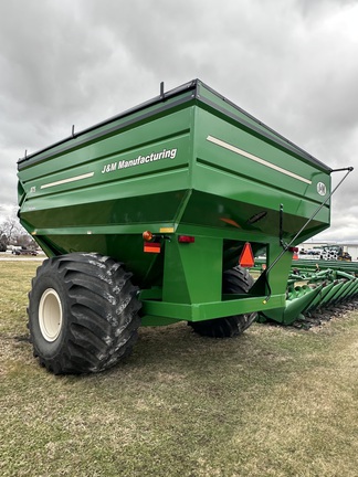 2010 J&M 875-18 Grain Cart
