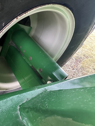 2010 J&M 875-18 Grain Cart