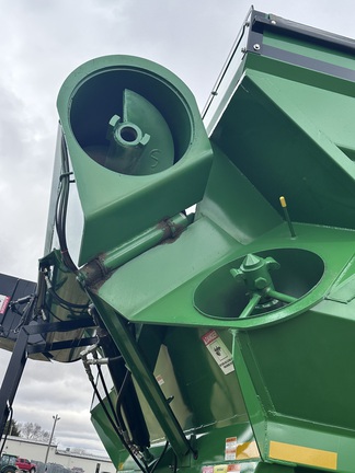 2010 J&M 875-18 Grain Cart