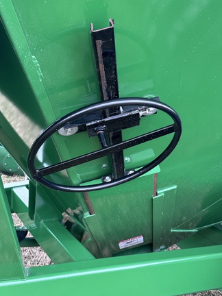 2010 J&M 875-18 Grain Cart