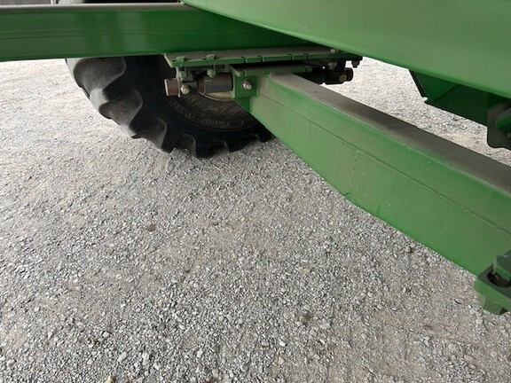 2014 J&M 875-18 Grain Cart