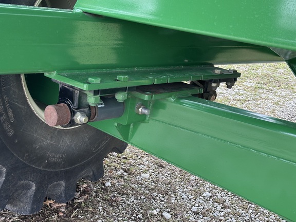 2014 J&M 875-18 Grain Cart