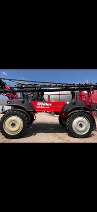 2011 Miller Pro Nitro 4275 Sprayer/High Clearance