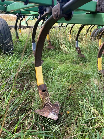 John Deere 980 Field Cultivator