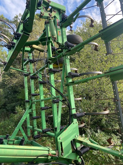 John Deere 980 Field Cultivator