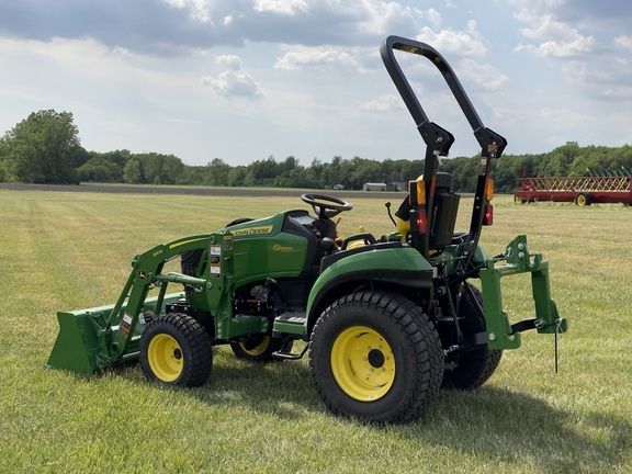 2022 John Deere 2025R Tractor Compact