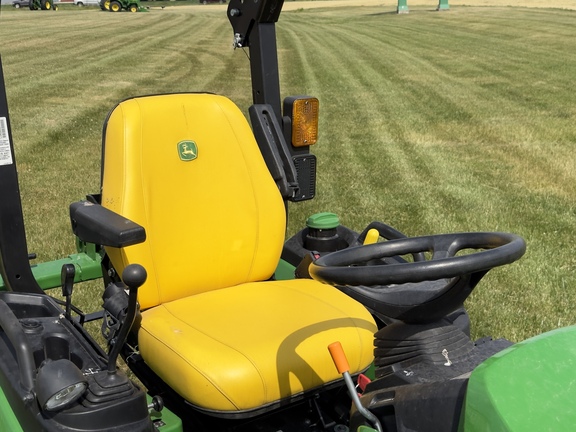 2022 John Deere 2025R Tractor Compact