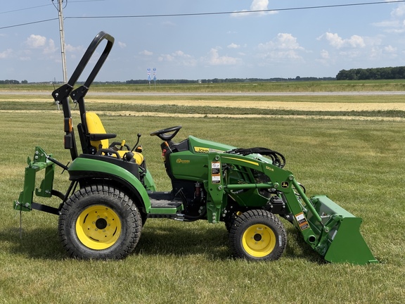 2022 John Deere 2025R Tractor Compact