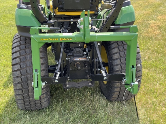 2022 John Deere 2025R Tractor Compact