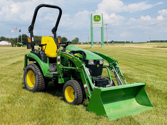 2022 John Deere 2025R Tractor Compact