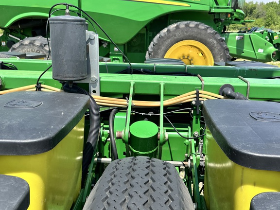 2006 John Deere 1770NT Planter