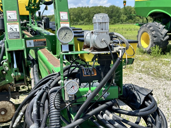 2006 John Deere 1770NT Planter