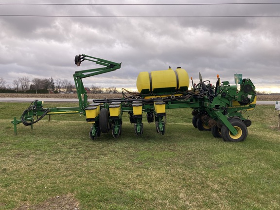 2011 John Deere 1770NT Planter