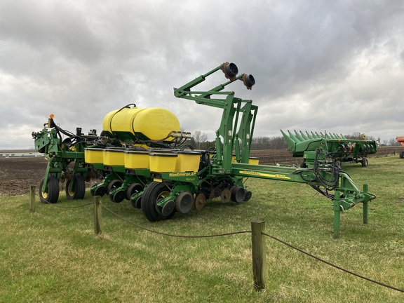 2011 John Deere 1770NT Planter