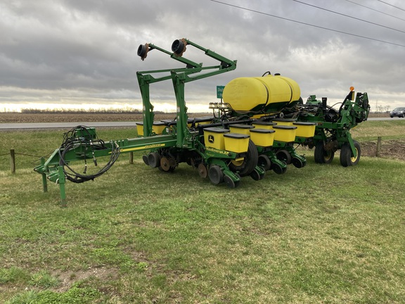 2011 John Deere 1770NT Planter