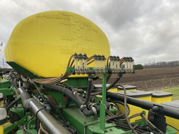 2011 John Deere 1770NT Planter