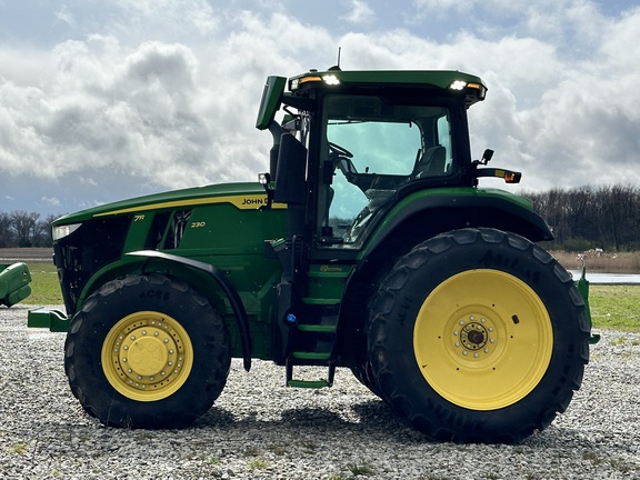 2021 John Deere 7R 230 Tractor