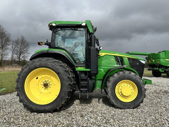 2021 John Deere 7R 230 Tractor