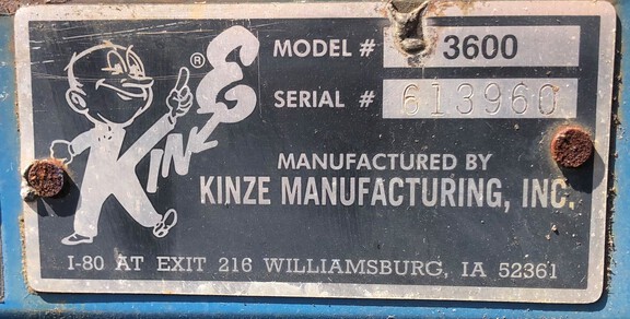 2000 Kinze 3600 Planter