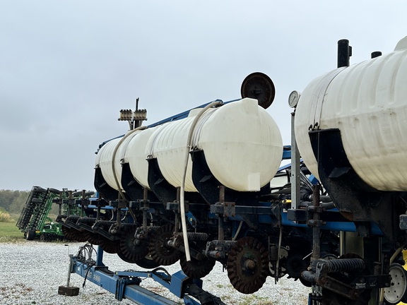 2000 Kinze 3600 Planter