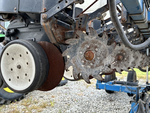 2000 Kinze 3600 Planter